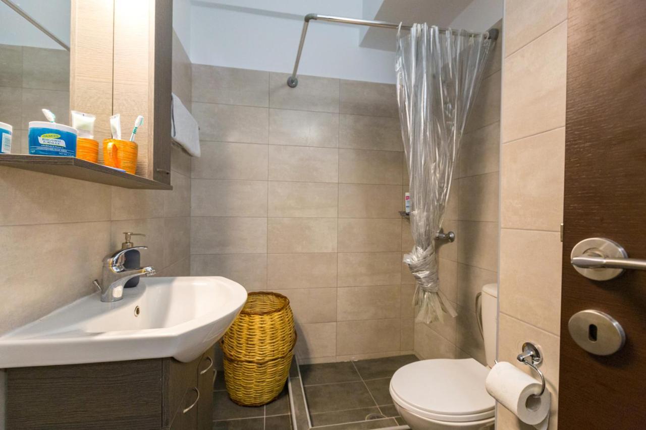 Apartment At Metaxourgio 1 Bed 2 Pers Athens Ngoại thất bức ảnh